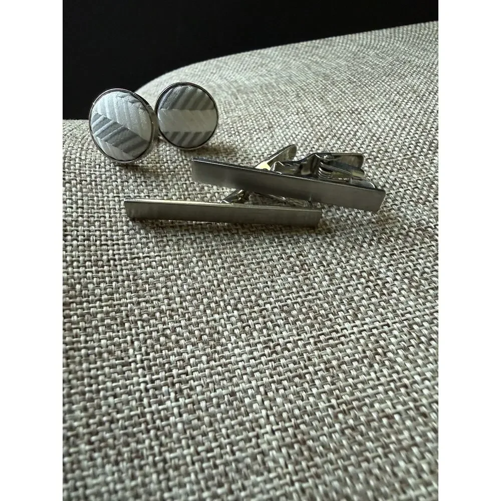 Unbranded this silver